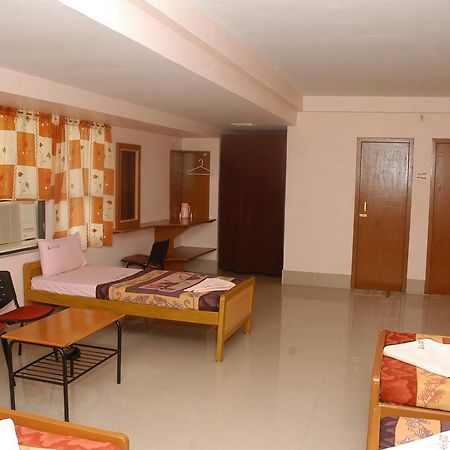 Hotel Athityaa Kumbakonam Buitenkant foto