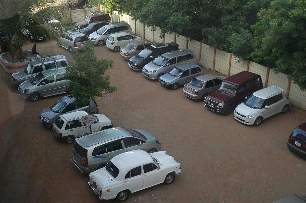 Hotel Athityaa Kumbakonam Buitenkant foto