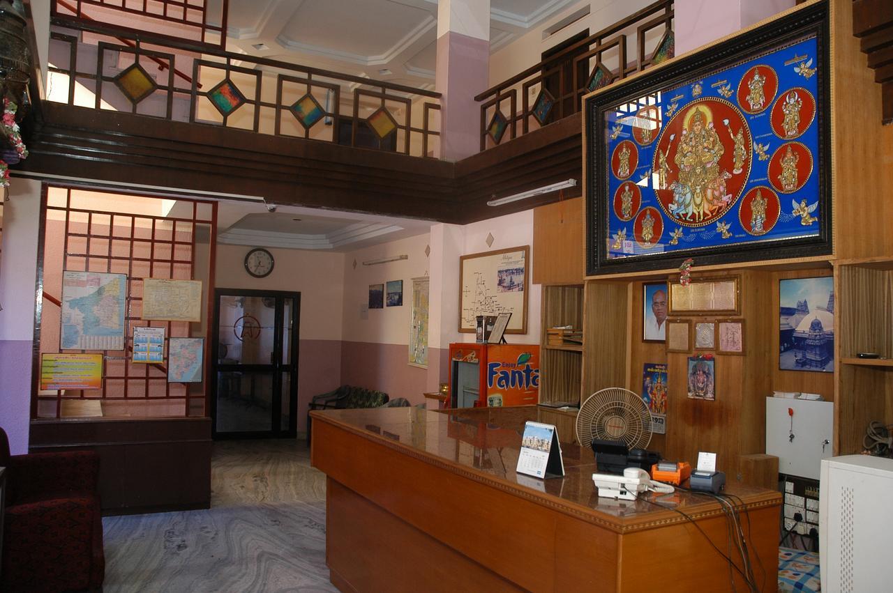 Hotel Athityaa Kumbakonam Buitenkant foto