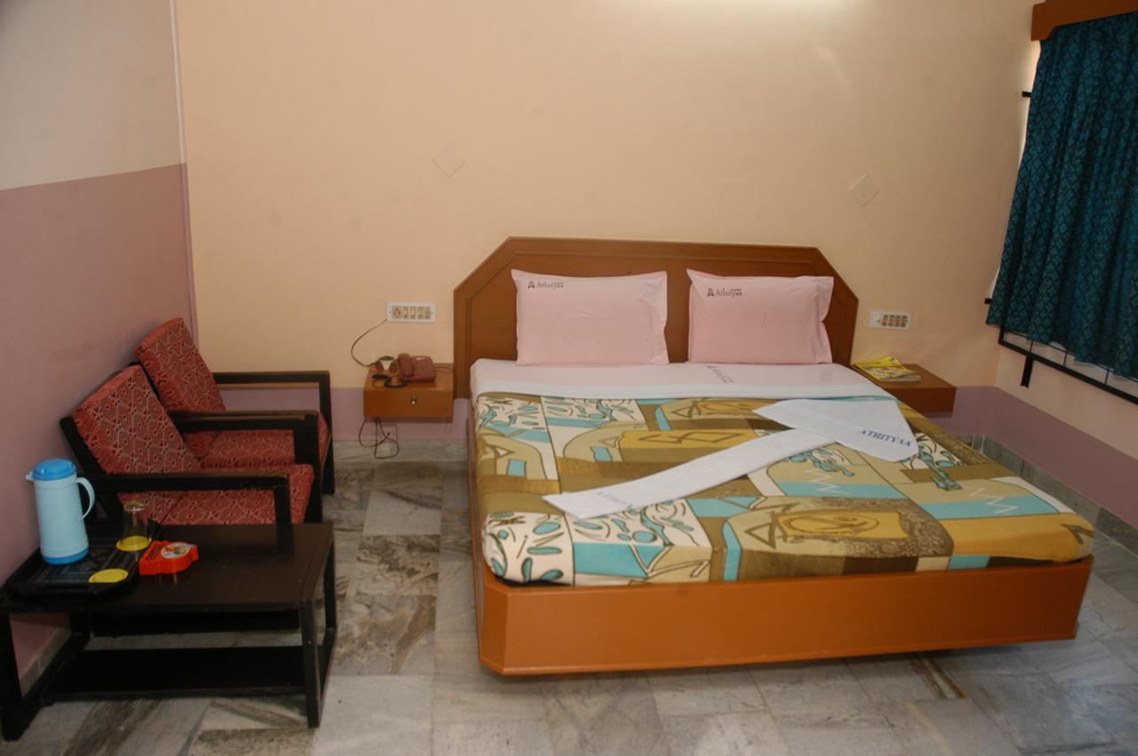 Hotel Athityaa Kumbakonam Buitenkant foto