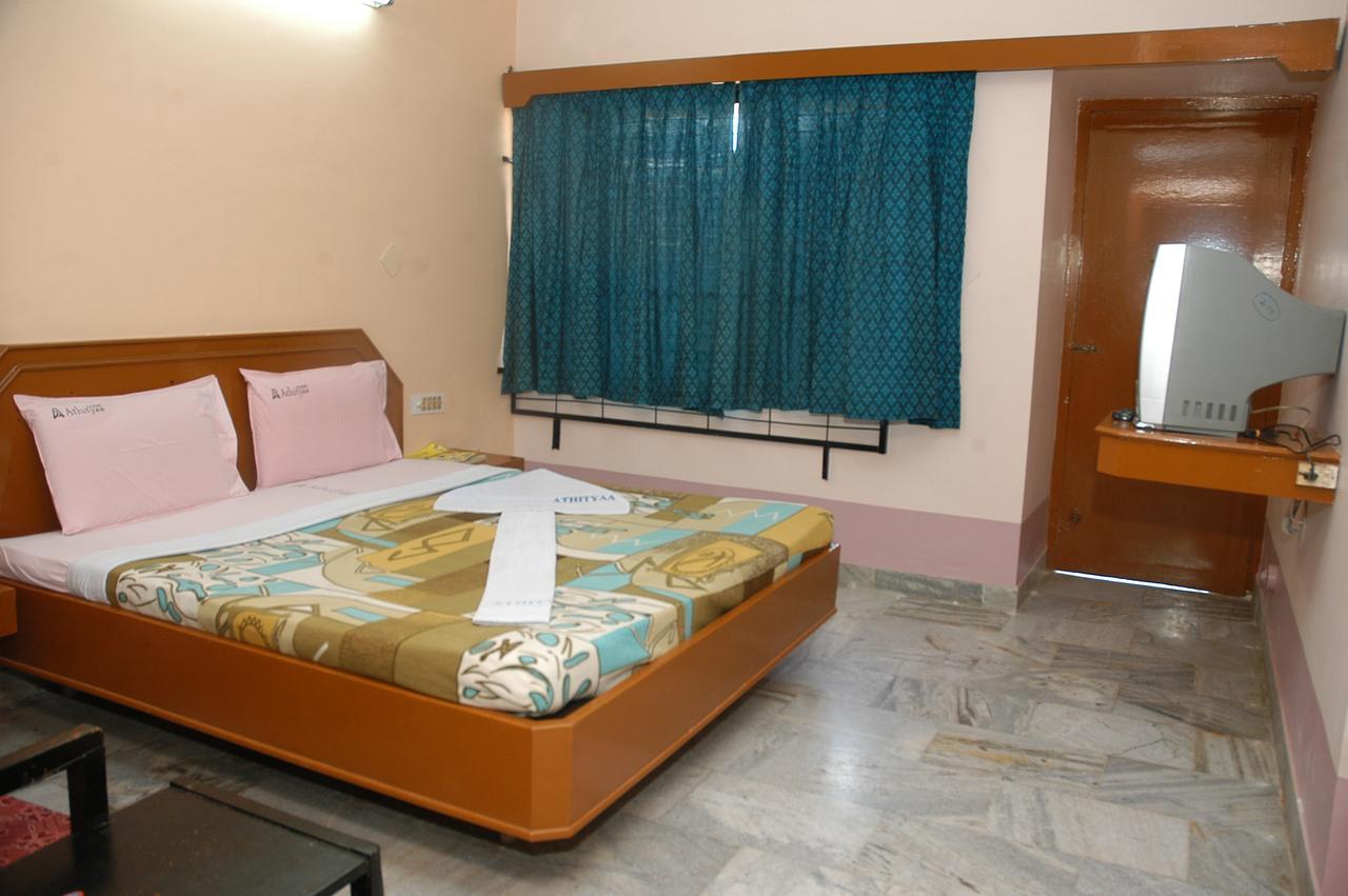 Hotel Athityaa Kumbakonam Buitenkant foto