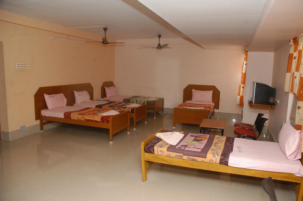 Hotel Athityaa Kumbakonam Buitenkant foto